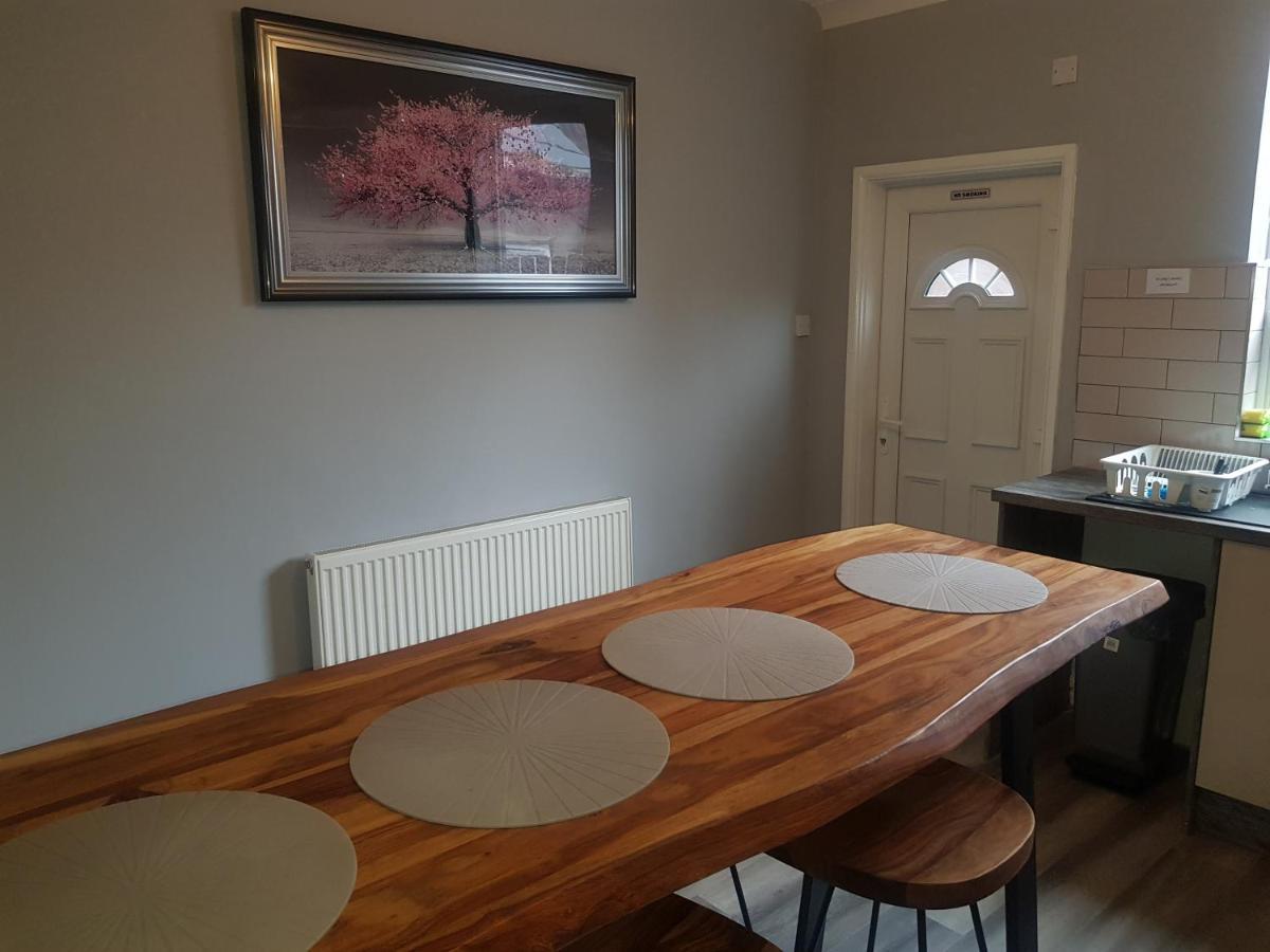 Highfields Living - All Rooms Ensuite- Free Wifi- Free Local Parking Шефилд Экстерьер фото